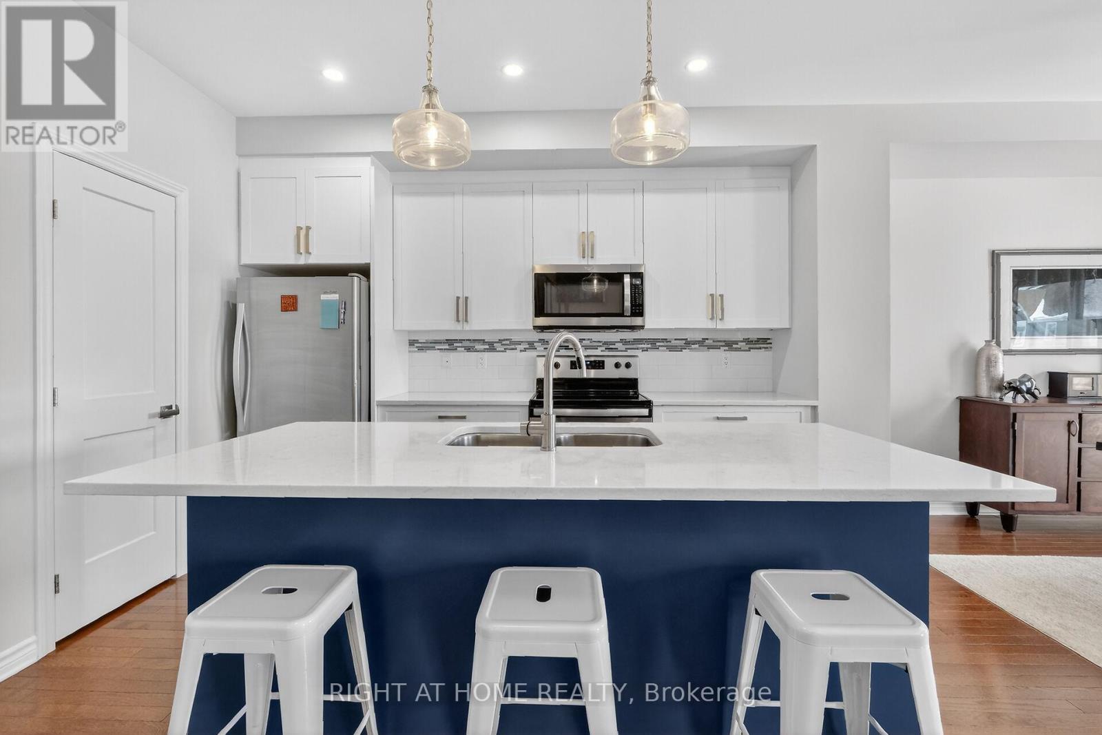 570 Labrador Crescent, Ottawa, Ontario  K1T 0R3 - Photo 9 - X12902052