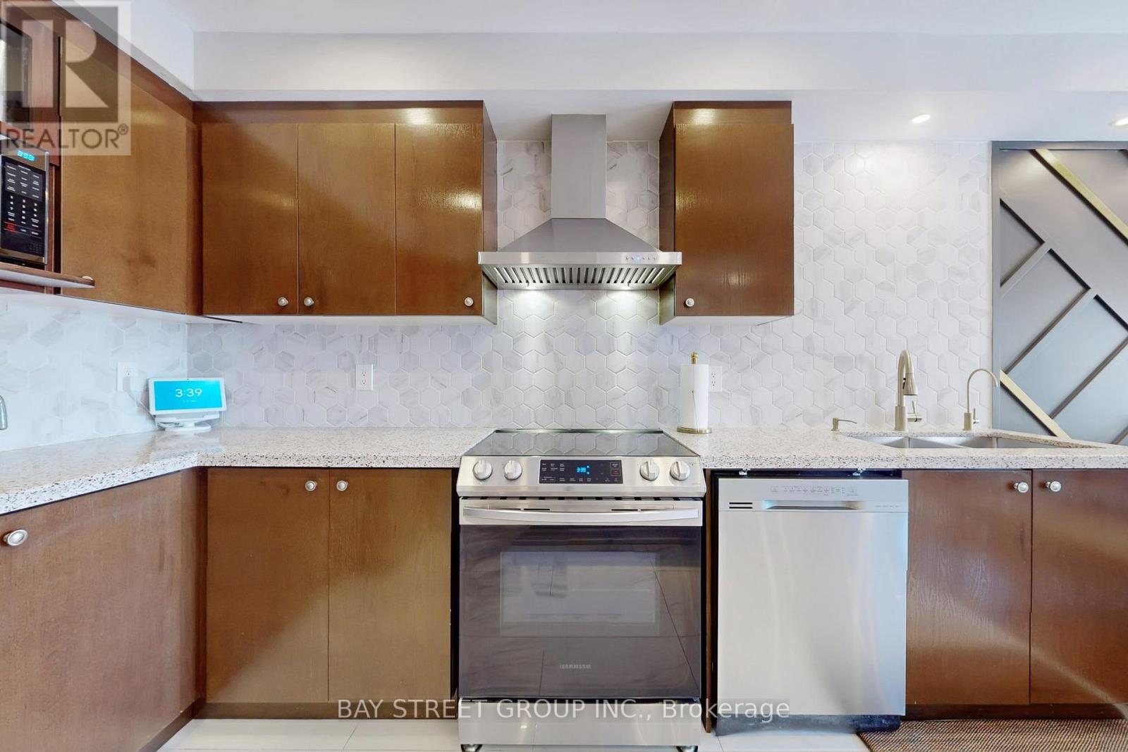 73 All Points Drive, Whitchurch-Stouffville, Ontario  L4A 0W6 - Photo 10 - N12902040