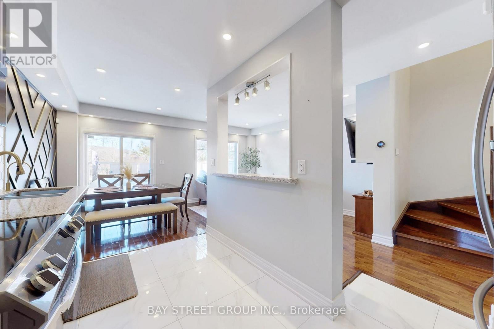 73 All Points Drive, Whitchurch-Stouffville, Ontario  L4A 0W6 - Photo 12 - N12902040