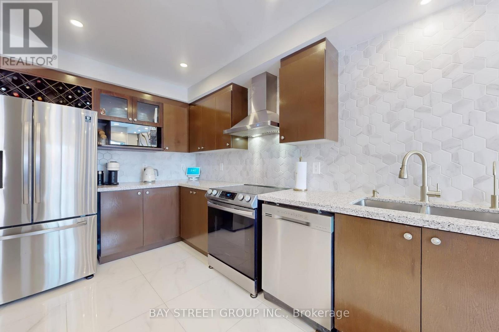 73 All Points Drive, Whitchurch-Stouffville, Ontario  L4A 0W6 - Photo 9 - N12902040