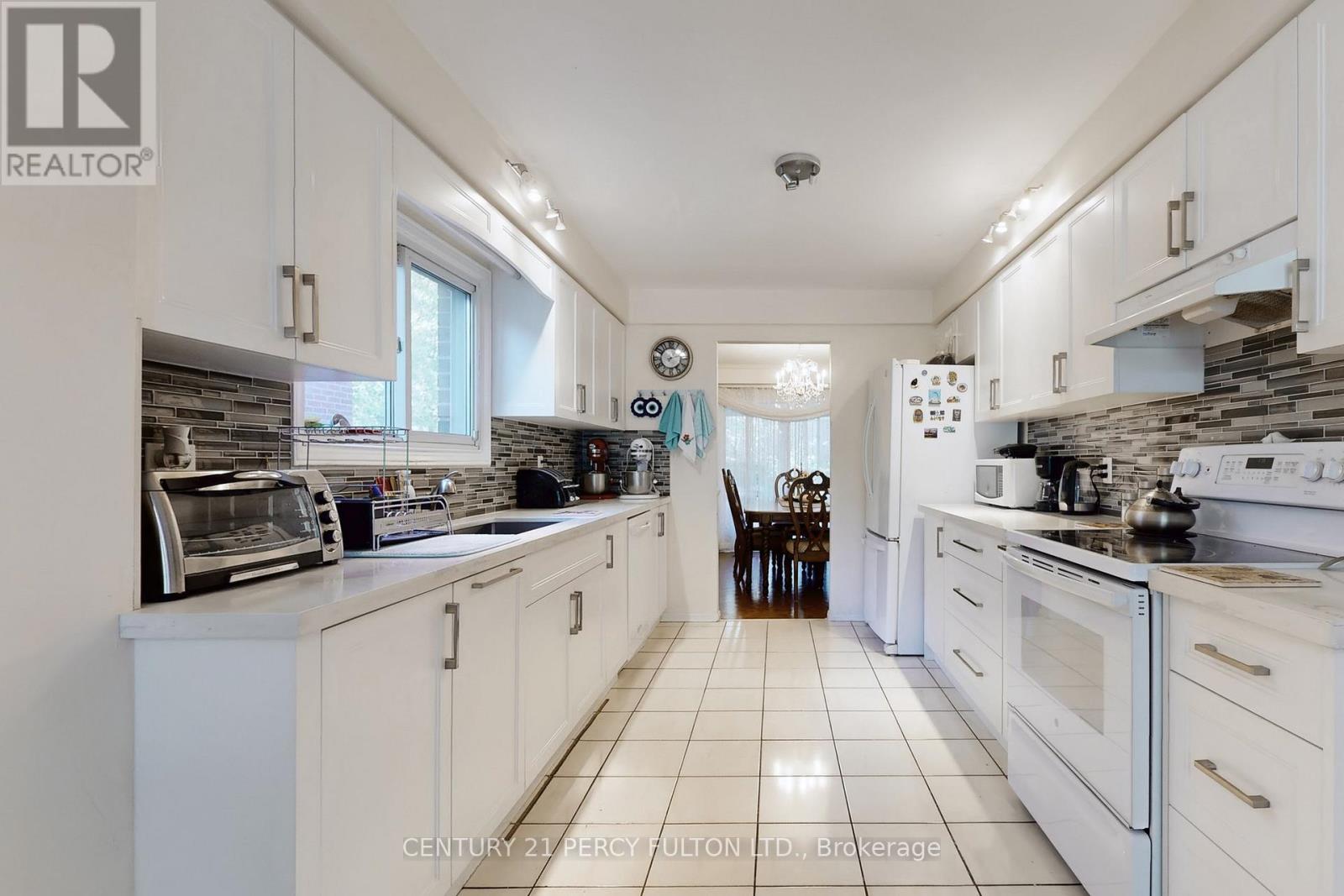 169 Willowbrook Road, Markham, Ontario  L3T 5L5 - Photo 6 - N12902042