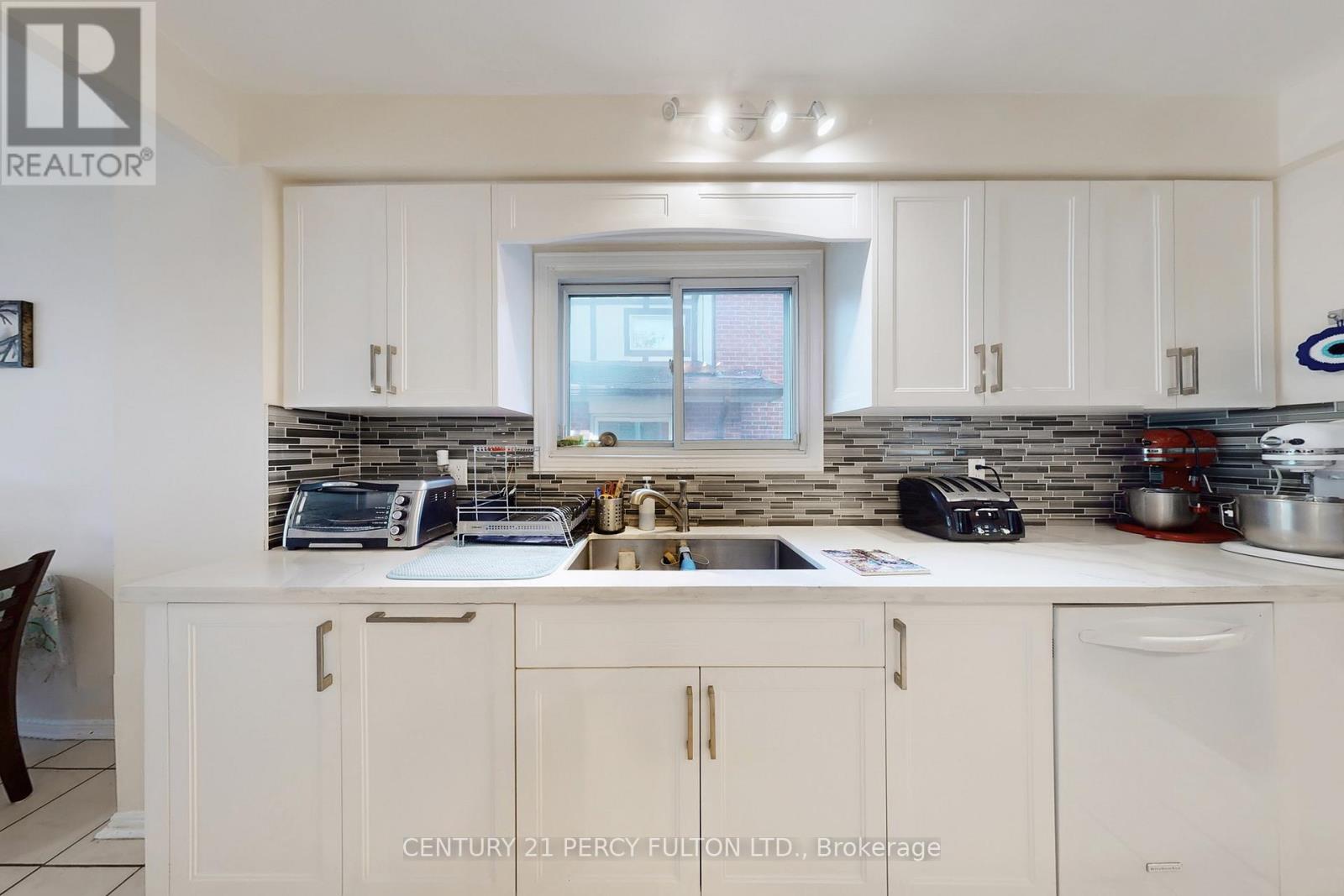 169 Willowbrook Road, Markham, Ontario  L3T 5L5 - Photo 7 - N12902042