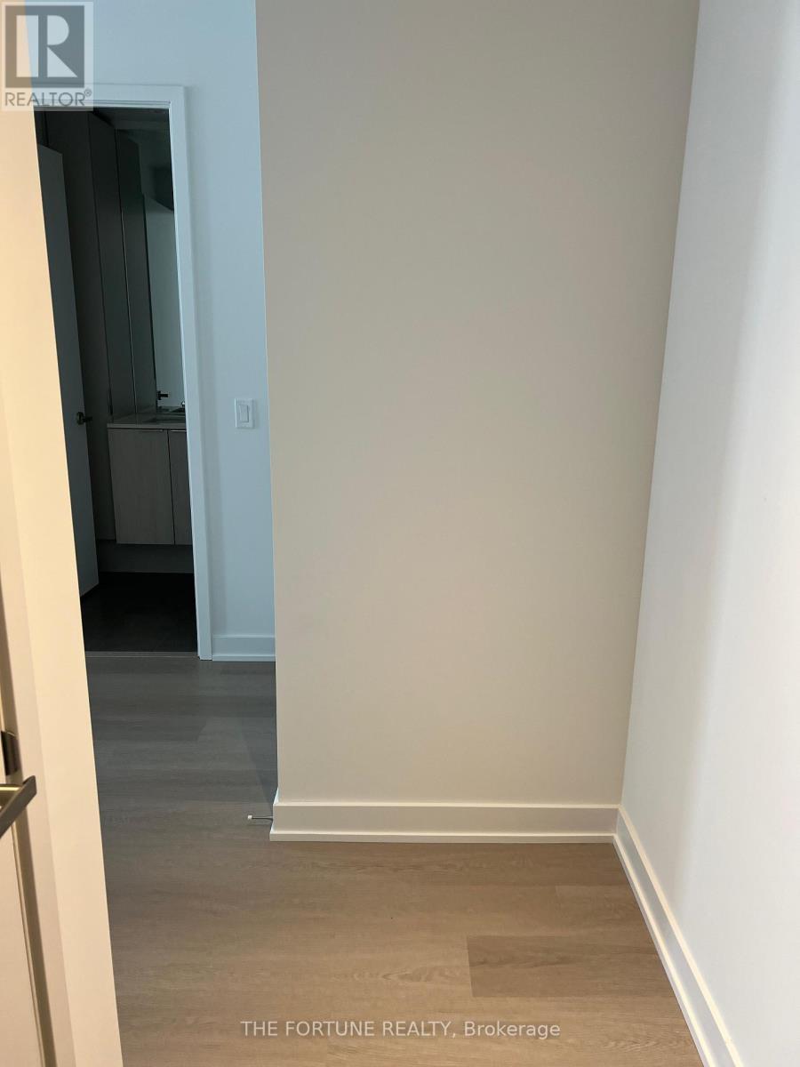 1412 - 448 Burnhamthorpe Road W, Mississauga, Ontario  L5B 0R4 - Photo 2 - W12902048