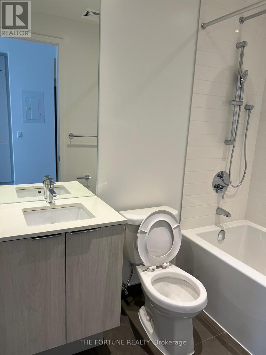 1412 - 448 Burnhamthorpe Road W, Mississauga, Ontario  L5B 0R4 - Photo 5 - W12902048