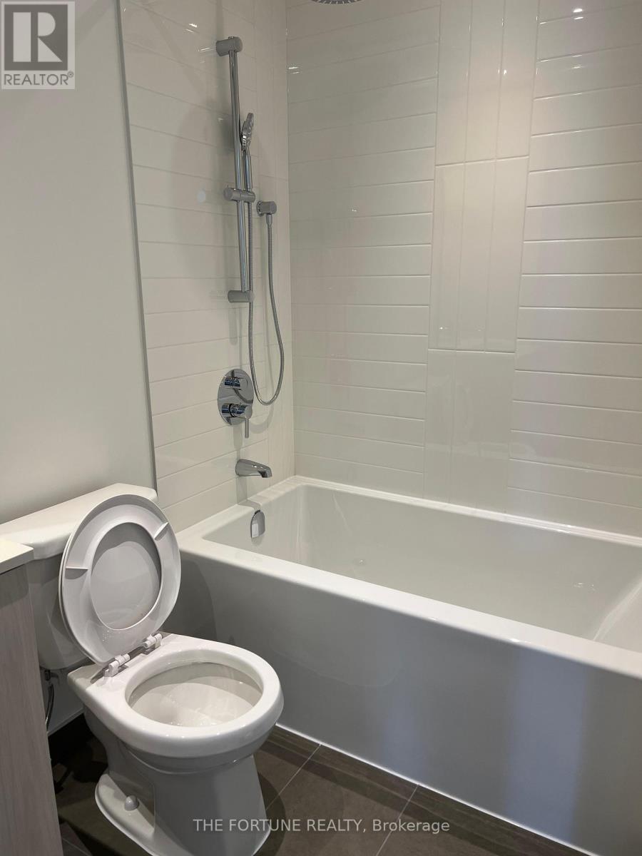 1412 - 448 Burnhamthorpe Road W, Mississauga, Ontario  L5B 0R4 - Photo 6 - W12902048