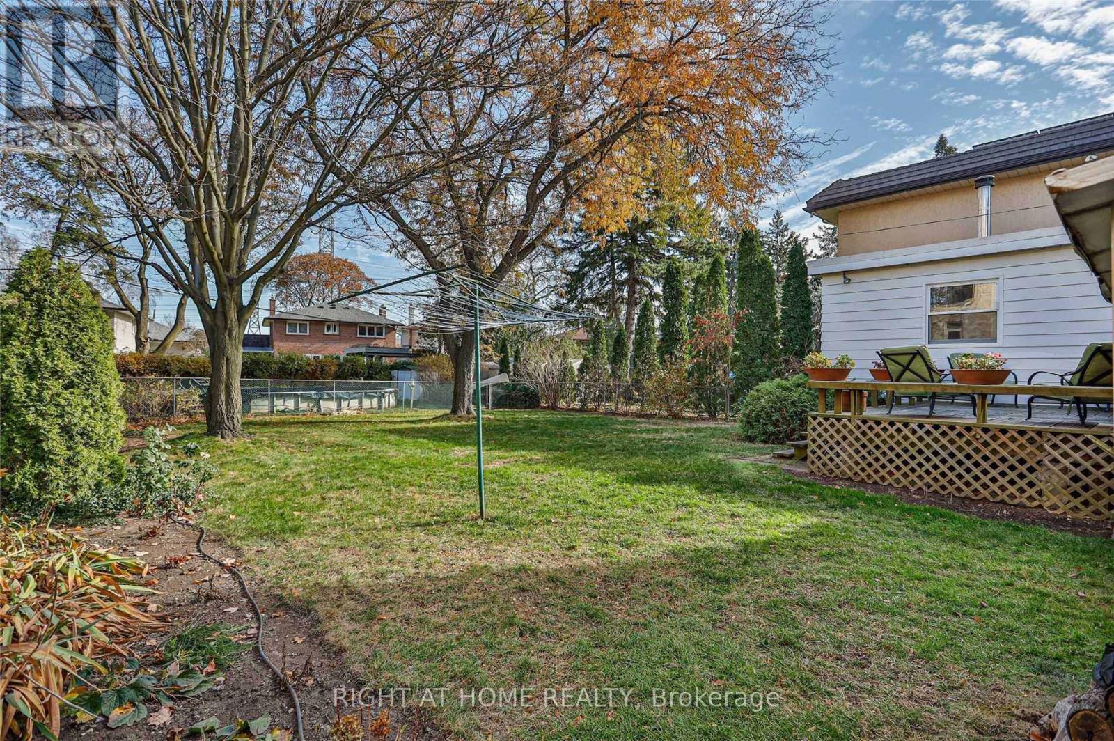 123 Ashbourne Drive, Toronto, Ontario  M9B 4H9 - Photo 18 - W12902050