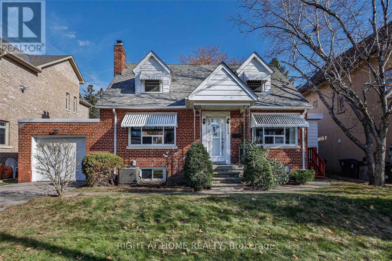 123 Ashbourne Drive, Toronto, Ontario  M9B 4H9 - Photo 6 - W12902050