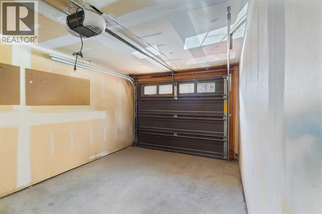 22 Coachway Gardens Sw, Calgary, Alberta  T3H 2V9 - Photo 26 - A2272208