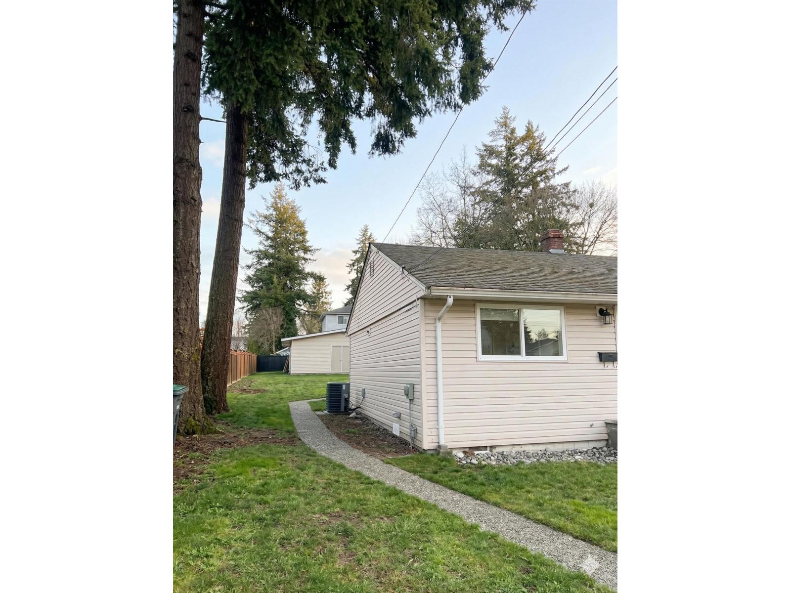 14032 Grosvenor Road, Surrey, British Columbia  V3R 5G5 - Photo 2 - R3101006