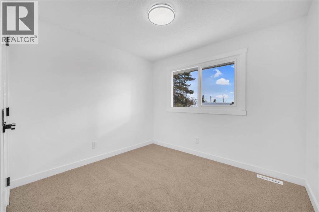 3229 Doverville Crescent Se, Calgary, Alberta  T2B 1T9 - Photo 19 - A2289455