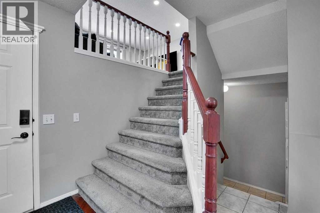 39 Douglasview Road Se, Calgary, Alberta  T2Z 2S8 - Photo 5 - A2292349