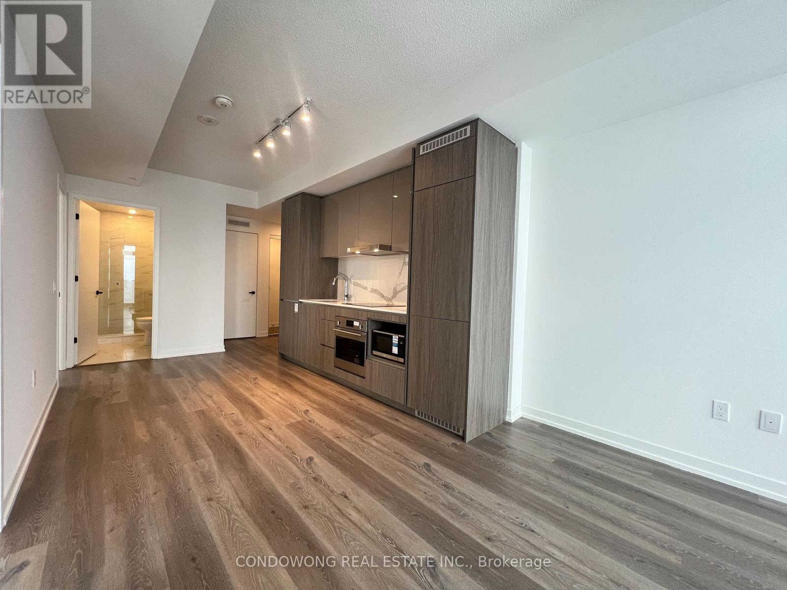 3712 - 28 Interchange Way, Vaughan (Vaughan Corporate Centre), Ontario  L4K 0P8 - Photo 2 - N12902068