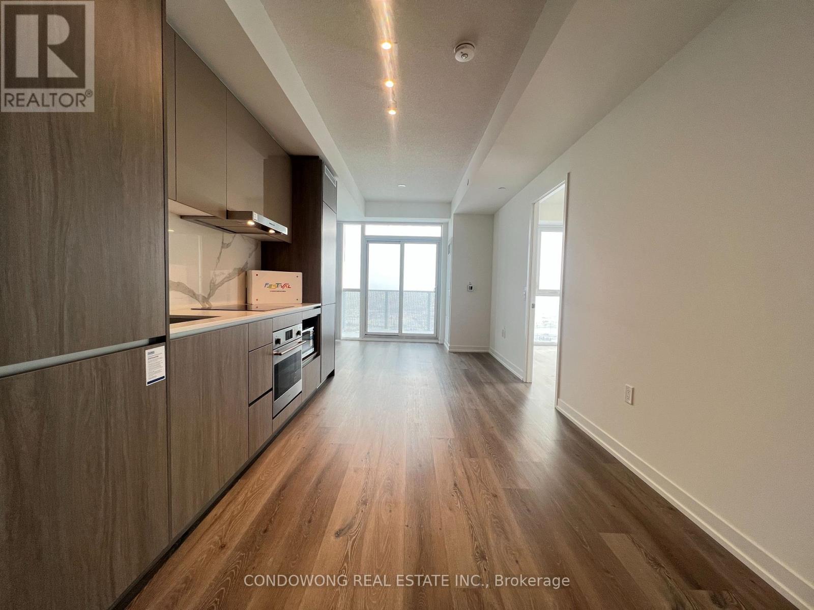 3712 - 28 Interchange Way, Vaughan (Vaughan Corporate Centre), Ontario  L4K 0P8 - Photo 3 - N12902068