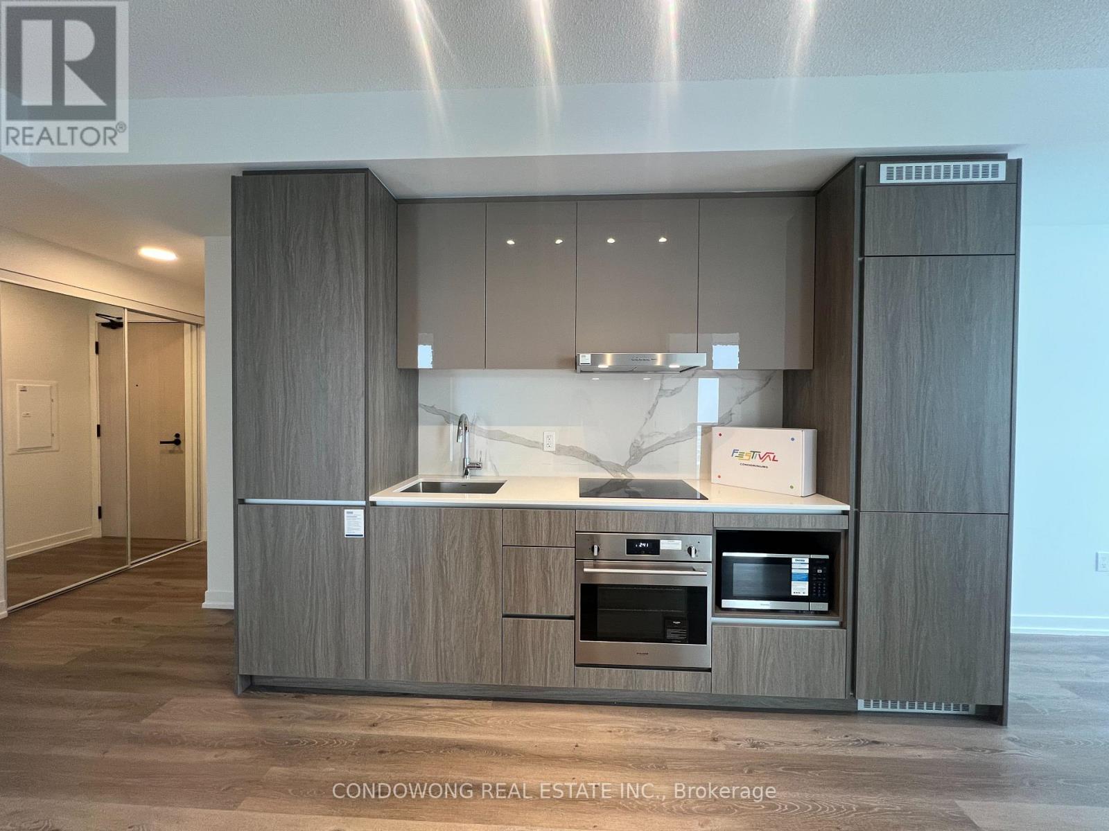 3712 - 28 Interchange Way, Vaughan (Vaughan Corporate Centre), Ontario  L4K 0P8 - Photo 4 - N12902068