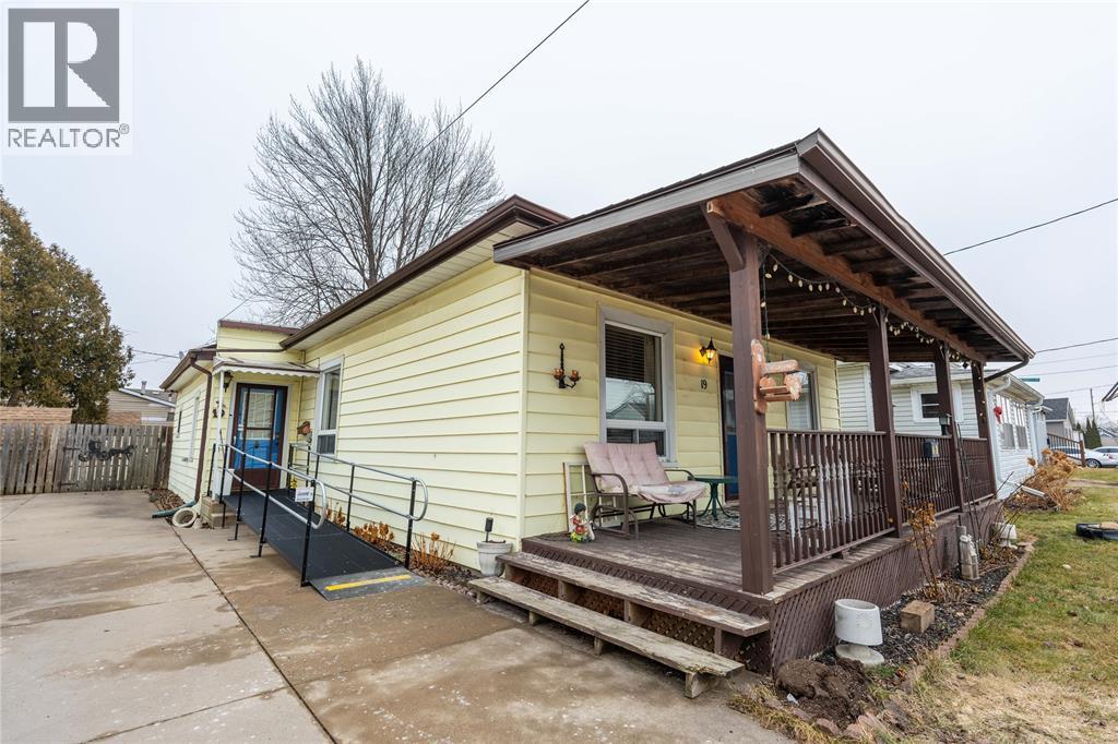 19 Degge Street, Chatham, Ontario  N7M 4X3 - Photo 2 - 26003396