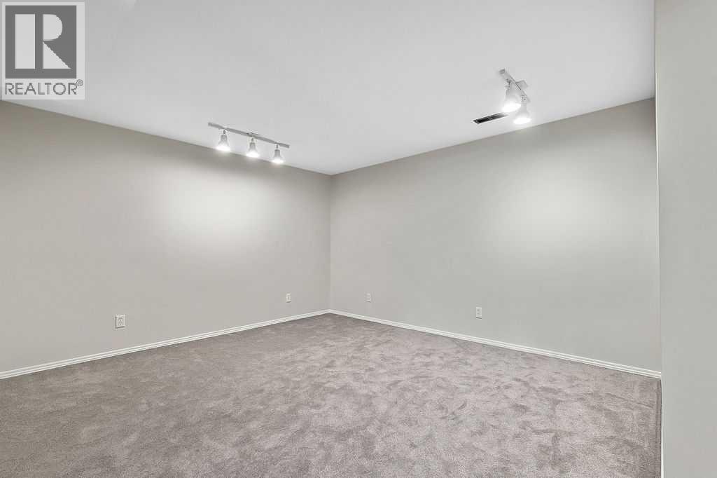 129 Berwick Drive NW, Calgary, Alberta  T3K 1E7 - Photo 23 - A2293000