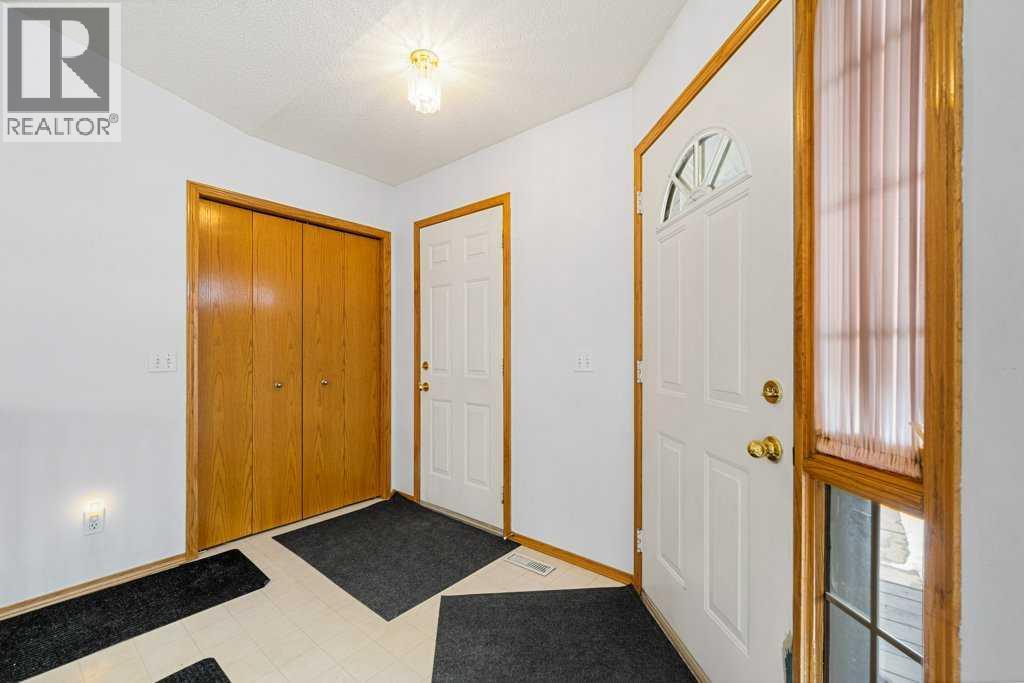 9119 Scurfield Drive NW, Calgary, Alberta  T3L 1X7 - Photo 11 - A2293959