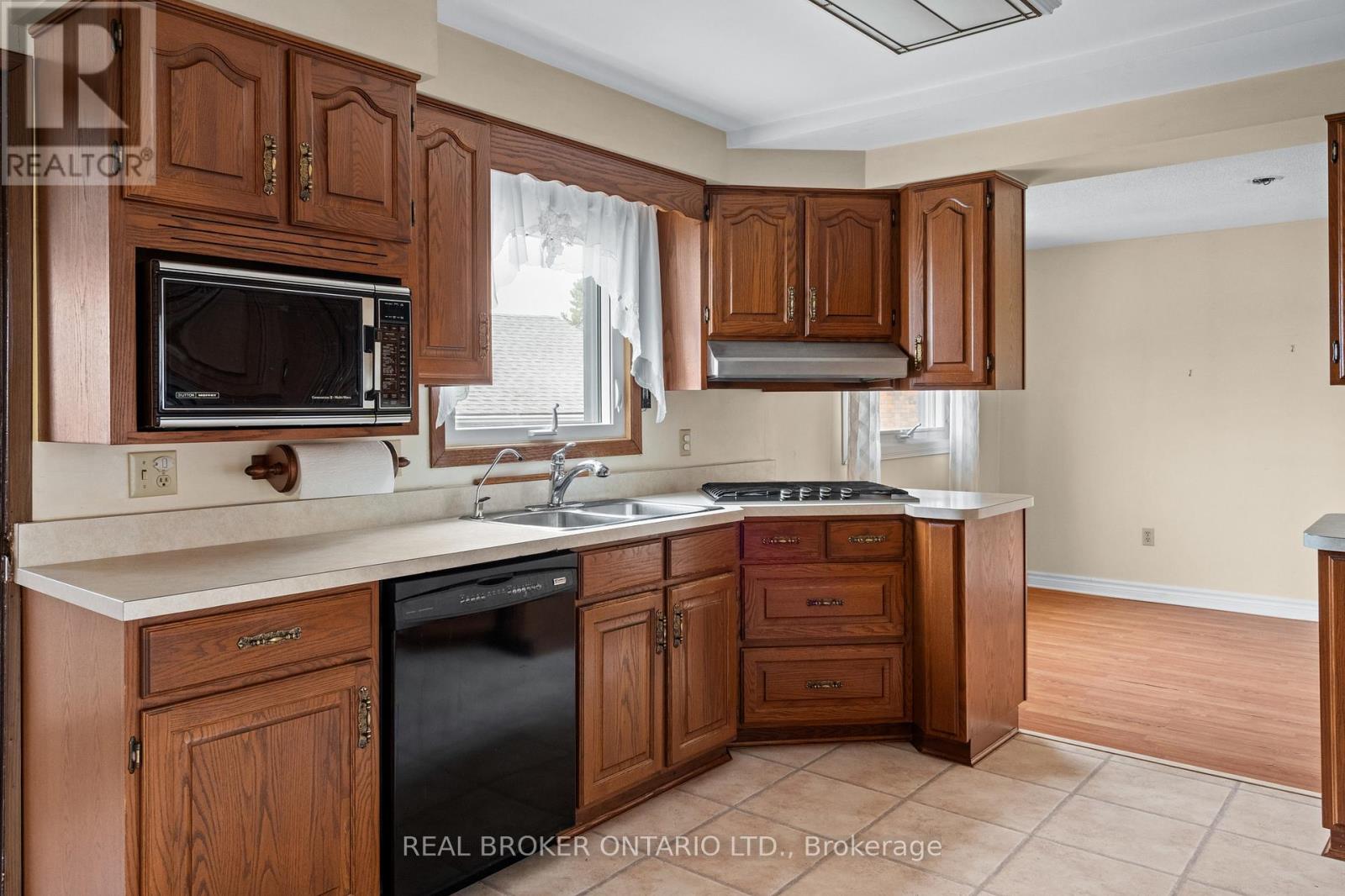 1621 Second Avenue, St. Catharines (Rural Fourth), Ontario  L2R 6P9 - Photo 11 - X12902092