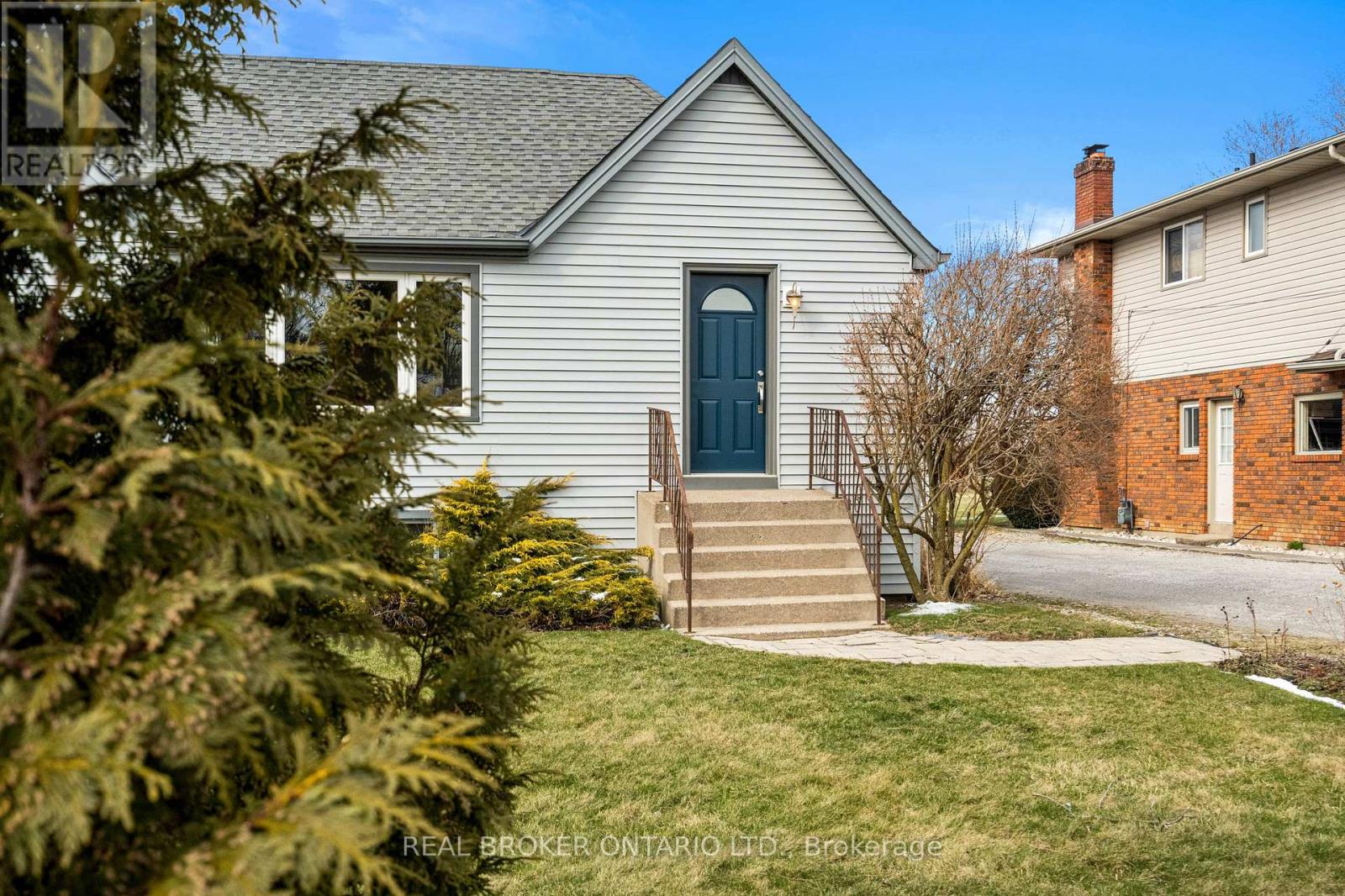 1621 Second Avenue, St. Catharines (Rural Fourth), Ontario  L2R 6P9 - Photo 2 - X12902092