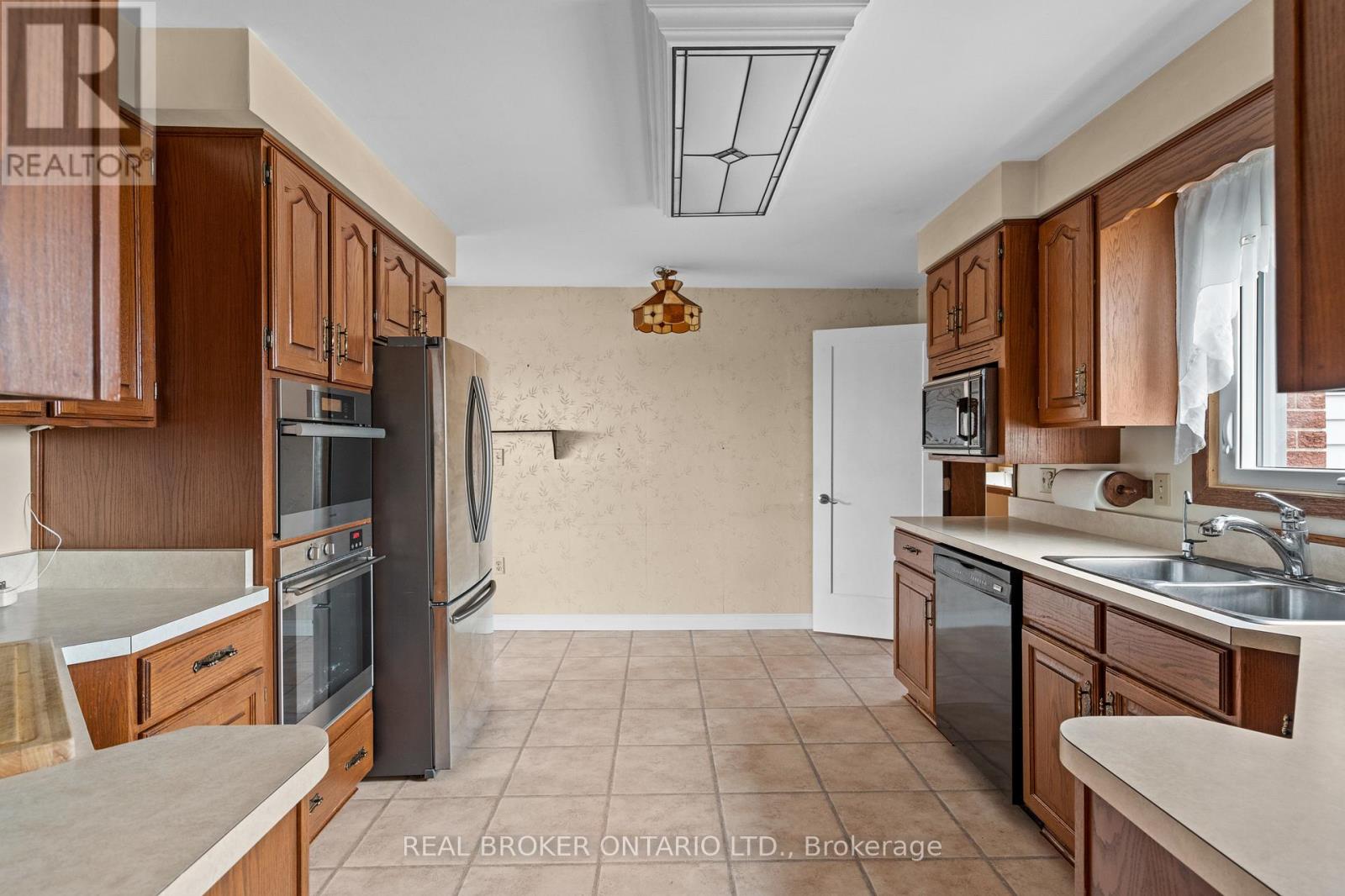 1621 Second Avenue, St. Catharines (Rural Fourth), Ontario  L2R 6P9 - Photo 7 - X12902092