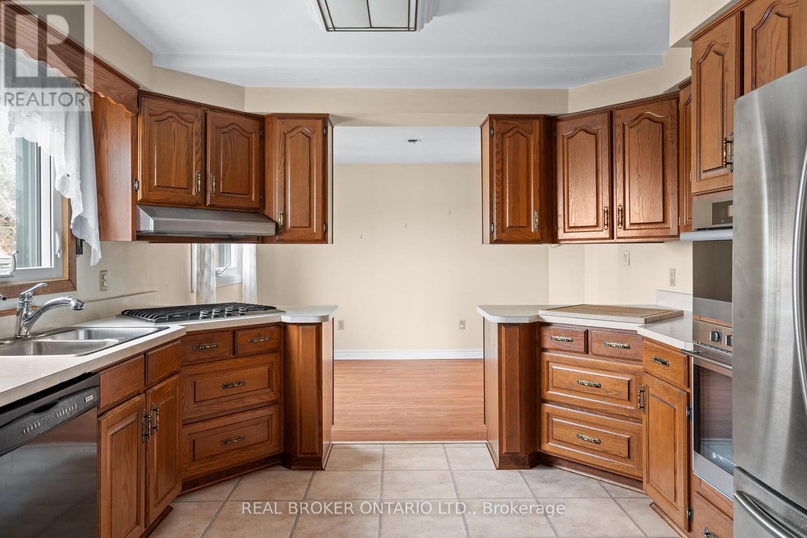 1621 Second Avenue, St. Catharines (Rural Fourth), Ontario  L2R 6P9 - Photo 8 - X12902092