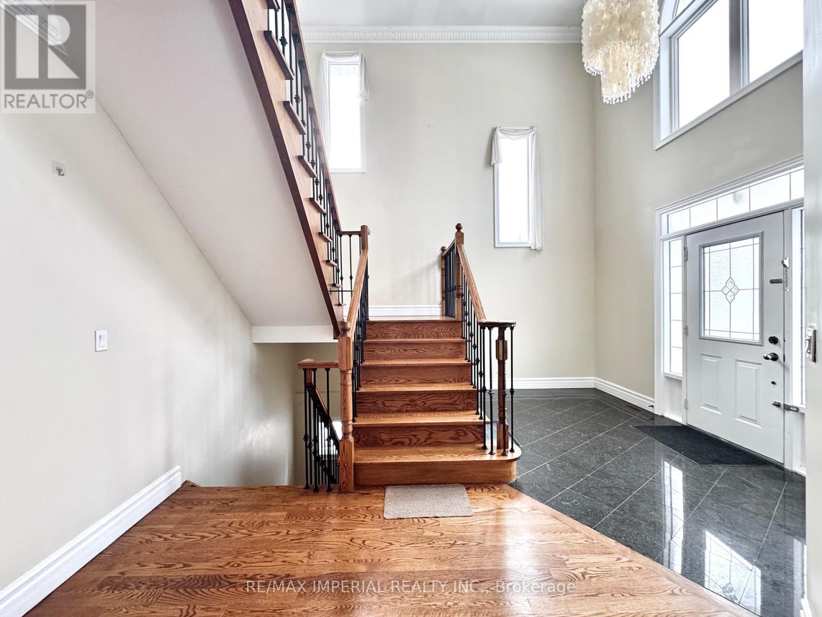 185 Pemberton Avenue, Toronto, Ontario  M2M 1Y9 - Photo 2 - C12741300