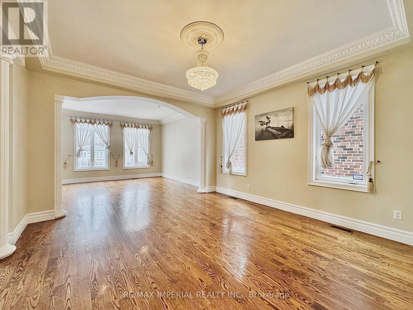 185 Pemberton Avenue, Toronto, Ontario  M2M 1Y9 - Photo 4 - C12741300