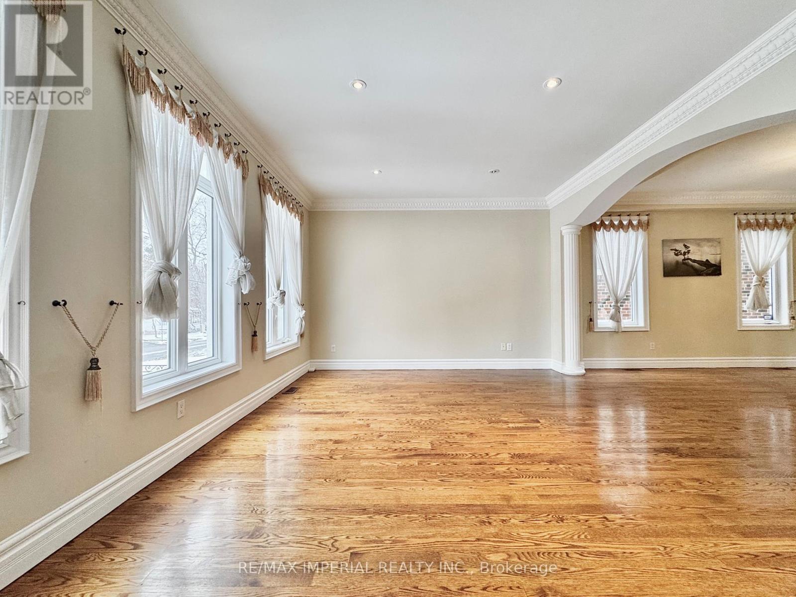 185 Pemberton Avenue, Toronto, Ontario  M2M 1Y9 - Photo 3 - C12741300