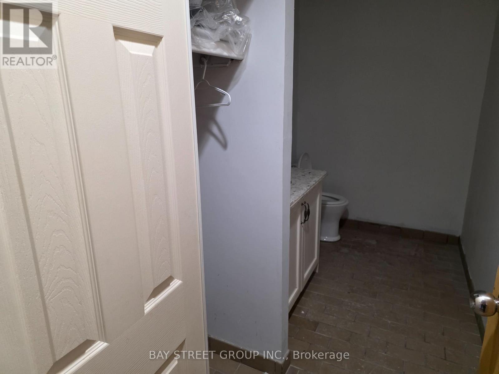 B- 16 East Wilmot Street, Richmond Hill, Ontario  L4B 1C8 - Photo 7 - N12899410