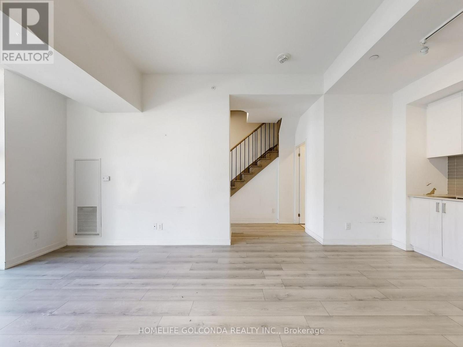 107 - 117 Ford Street S, Toronto, Ontario  M6N 3A2 - Photo 9 - W12897536