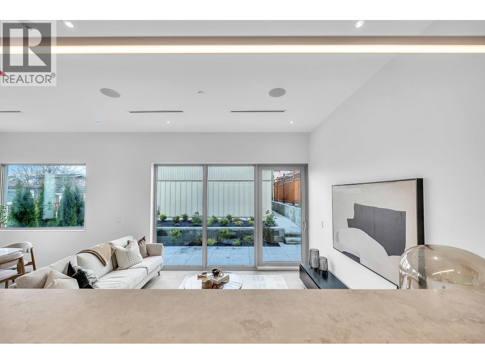 2 2915 E 5th Avenue, Vancouver, British Columbia  V5M 1N6 - Photo 9 - R3101017