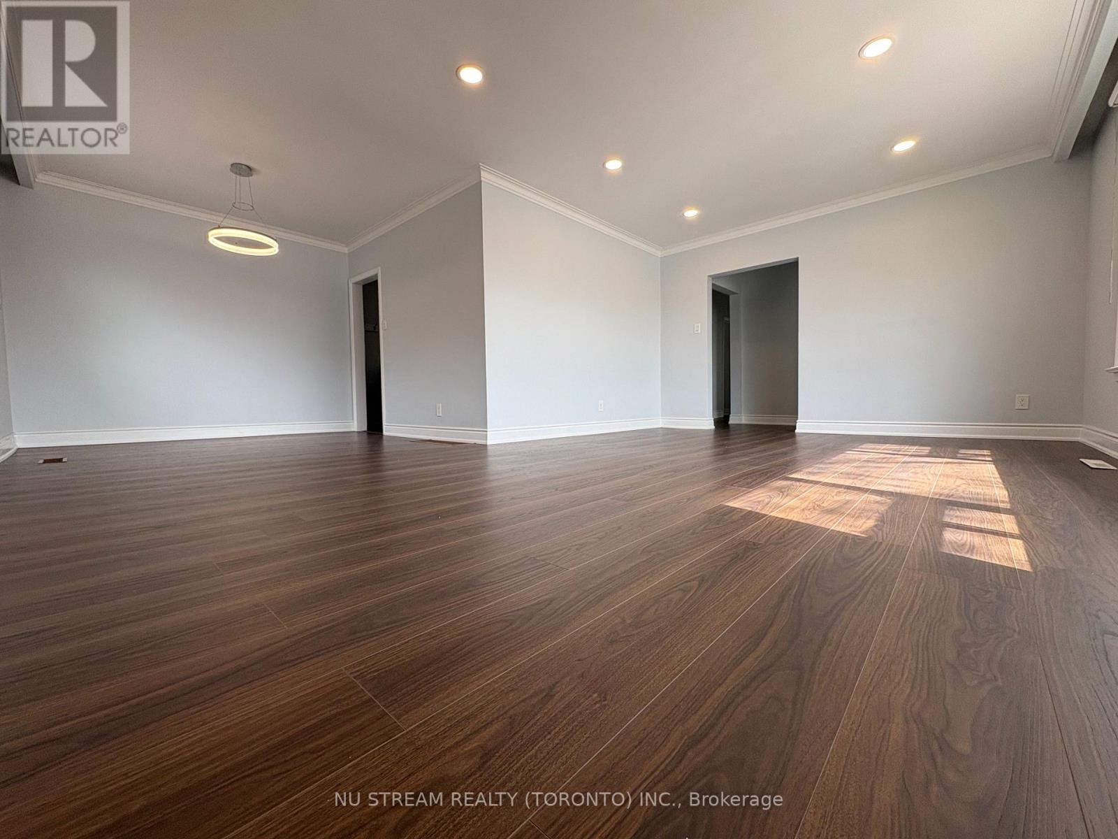 156 Combe Avenue, Toronto (Bathurst Manor), Ontario  M3H 4K3 - Photo 4 - C12902120