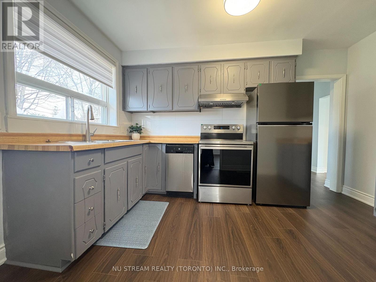 156 Combe Avenue, Toronto (Bathurst Manor), Ontario  M3H 4K3 - Photo 6 - C12902120