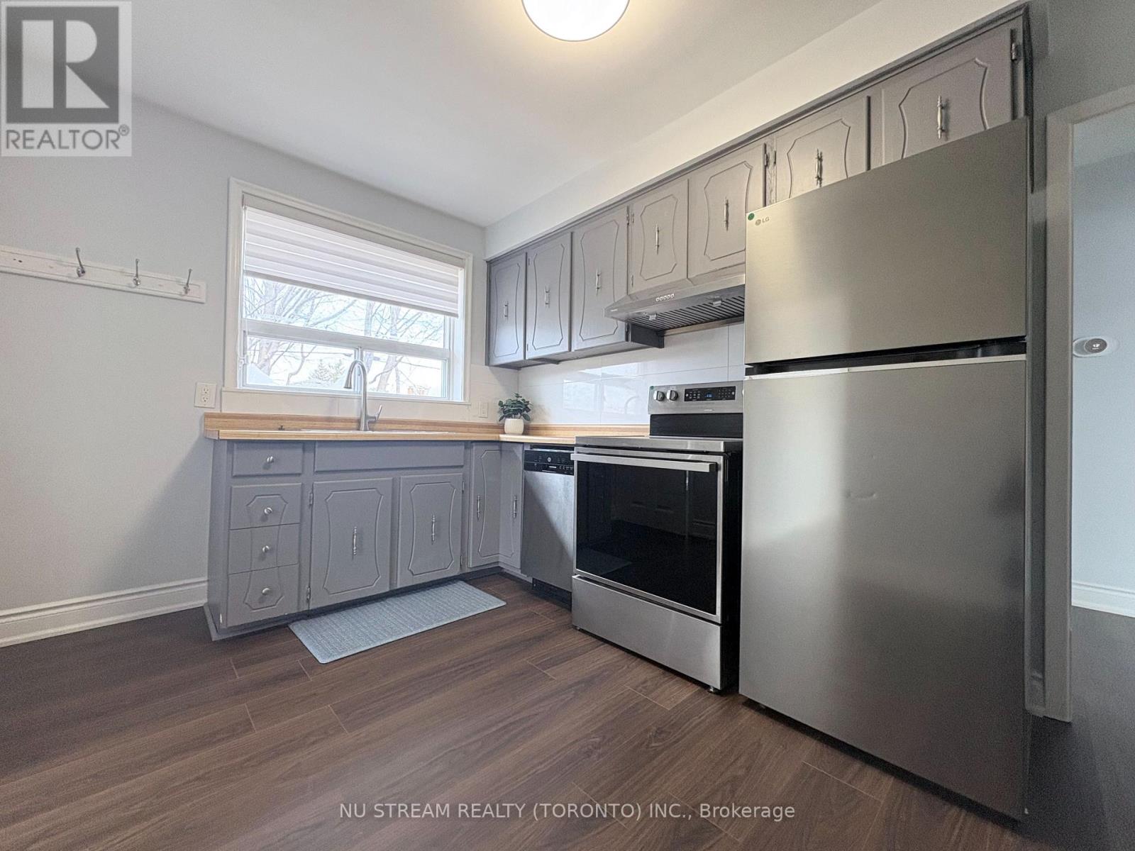 156 Combe Avenue, Toronto (Bathurst Manor), Ontario  M3H 4K3 - Photo 8 - C12902120