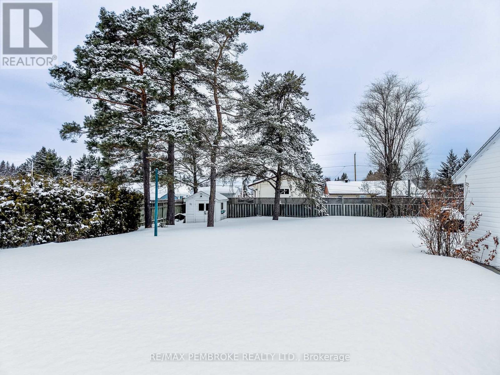 11 Michael Crescent, Petawawa, Ontario  K8H 2L5 - Photo 10 - X12902116