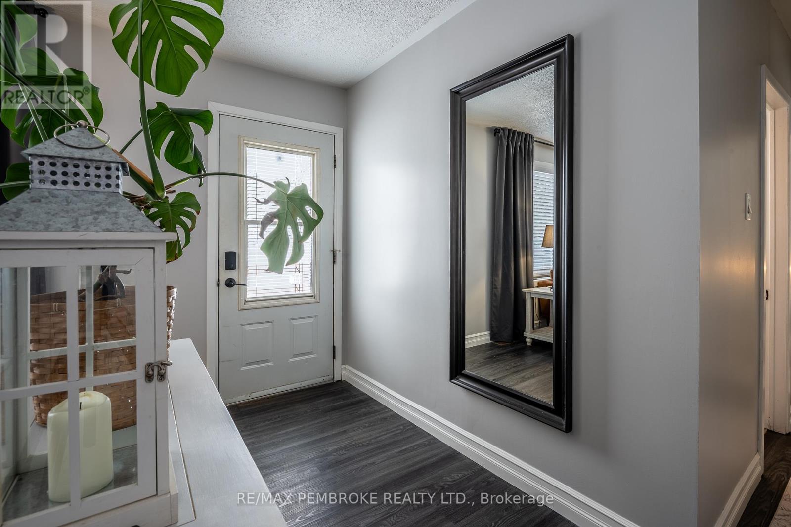 11 Michael Crescent, Petawawa, Ontario  K8H 2L5 - Photo 11 - X12902116