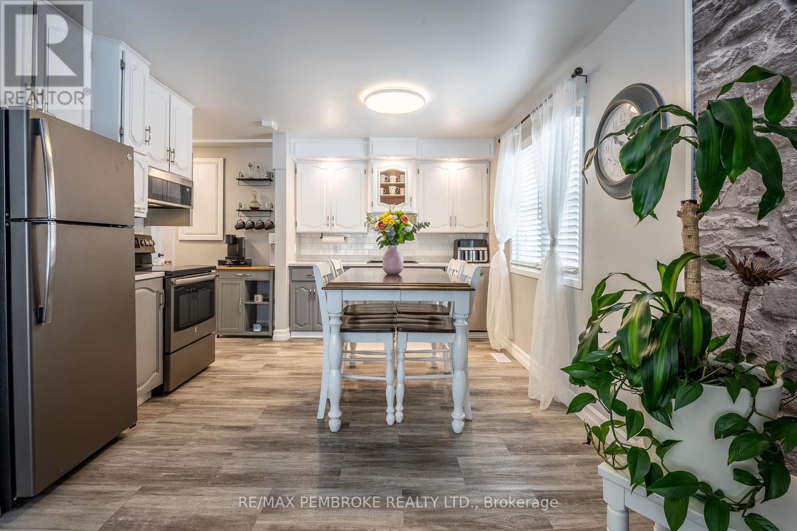 11 Michael Crescent, Petawawa, Ontario  K8H 2L5 - Photo 15 - X12902116