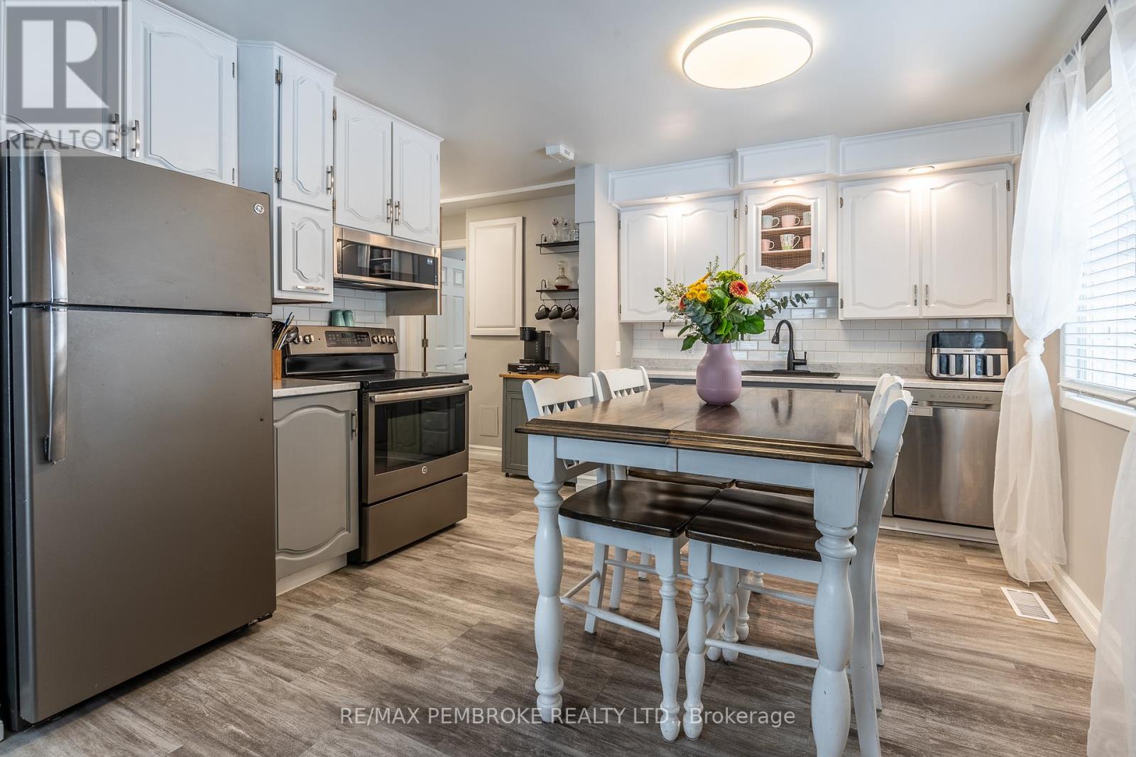 11 Michael Crescent, Petawawa, Ontario  K8H 2L5 - Photo 16 - X12902116