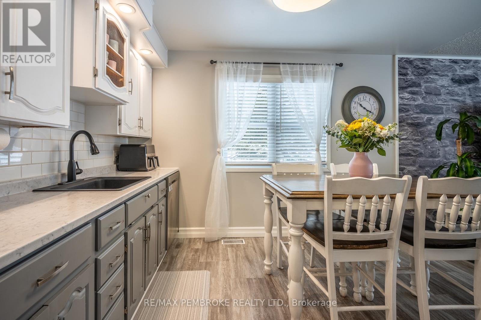 11 Michael Crescent, Petawawa, Ontario  K8H 2L5 - Photo 18 - X12902116