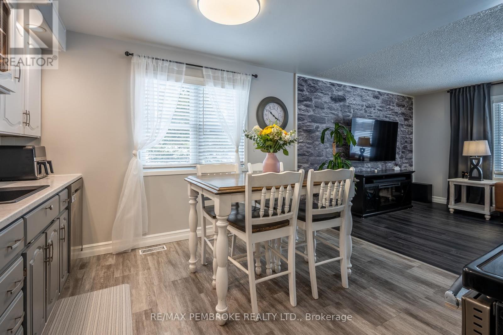 11 Michael Crescent, Petawawa, Ontario  K8H 2L5 - Photo 19 - X12902116