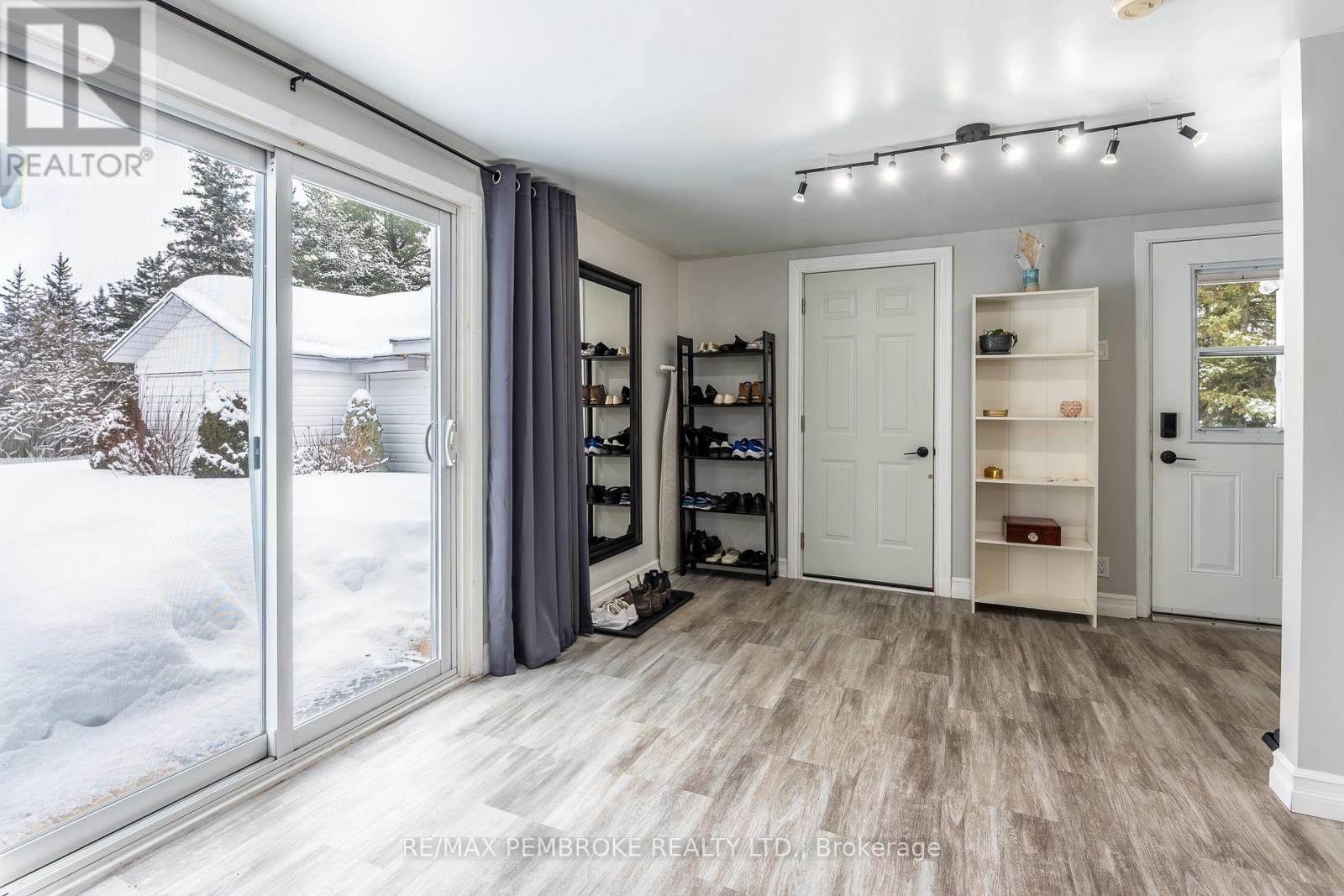 11 Michael Crescent, Petawawa, Ontario  K8H 2L5 - Photo 34 - X12902116