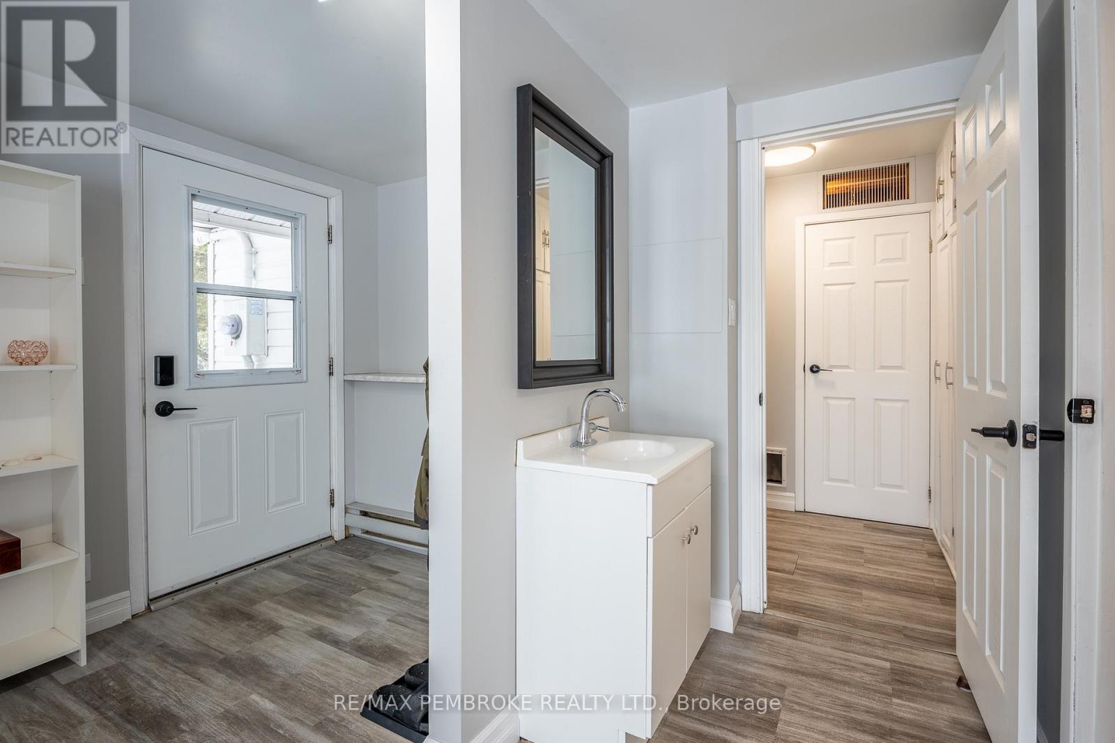 11 Michael Crescent, Petawawa, Ontario  K8H 2L5 - Photo 36 - X12902116