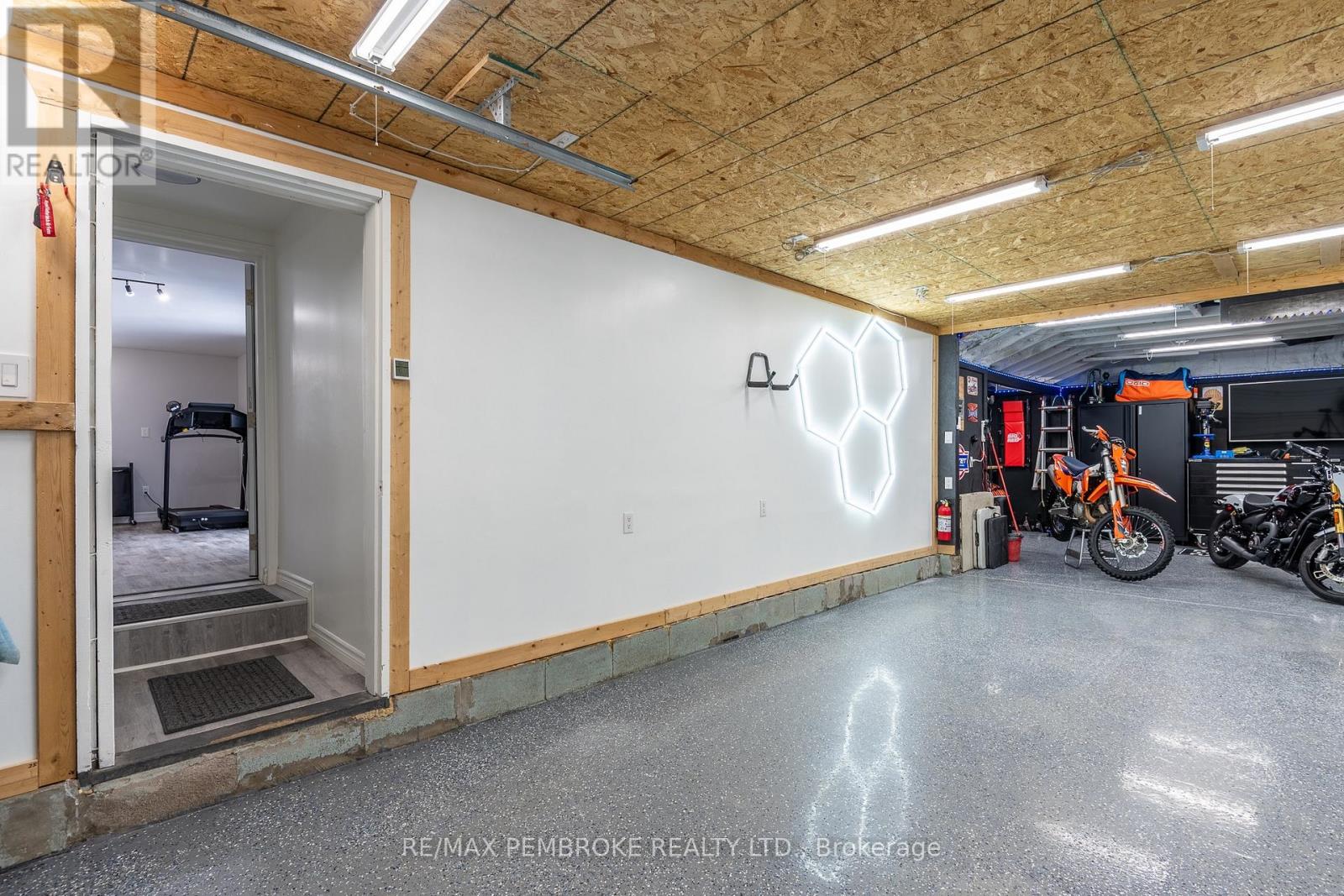 11 Michael Crescent, Petawawa, Ontario  K8H 2L5 - Photo 39 - X12902116