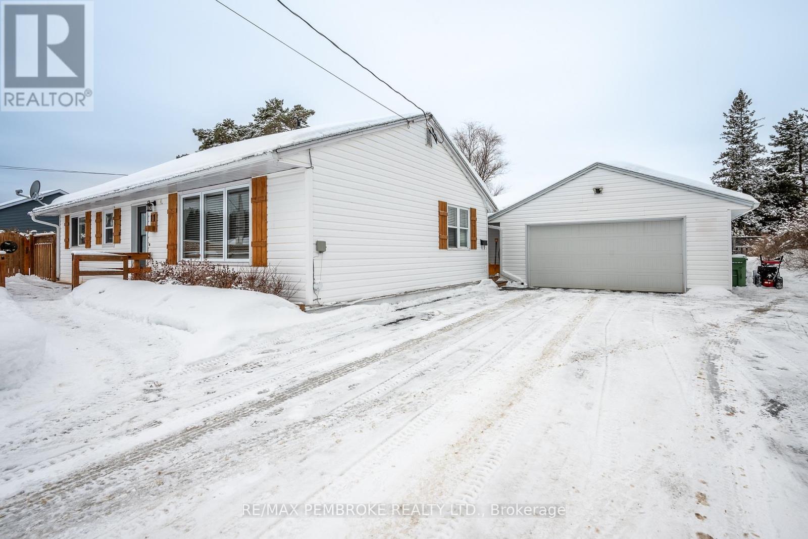 11 Michael Crescent, Petawawa, Ontario  K8H 2L5 - Photo 43 - X12902116