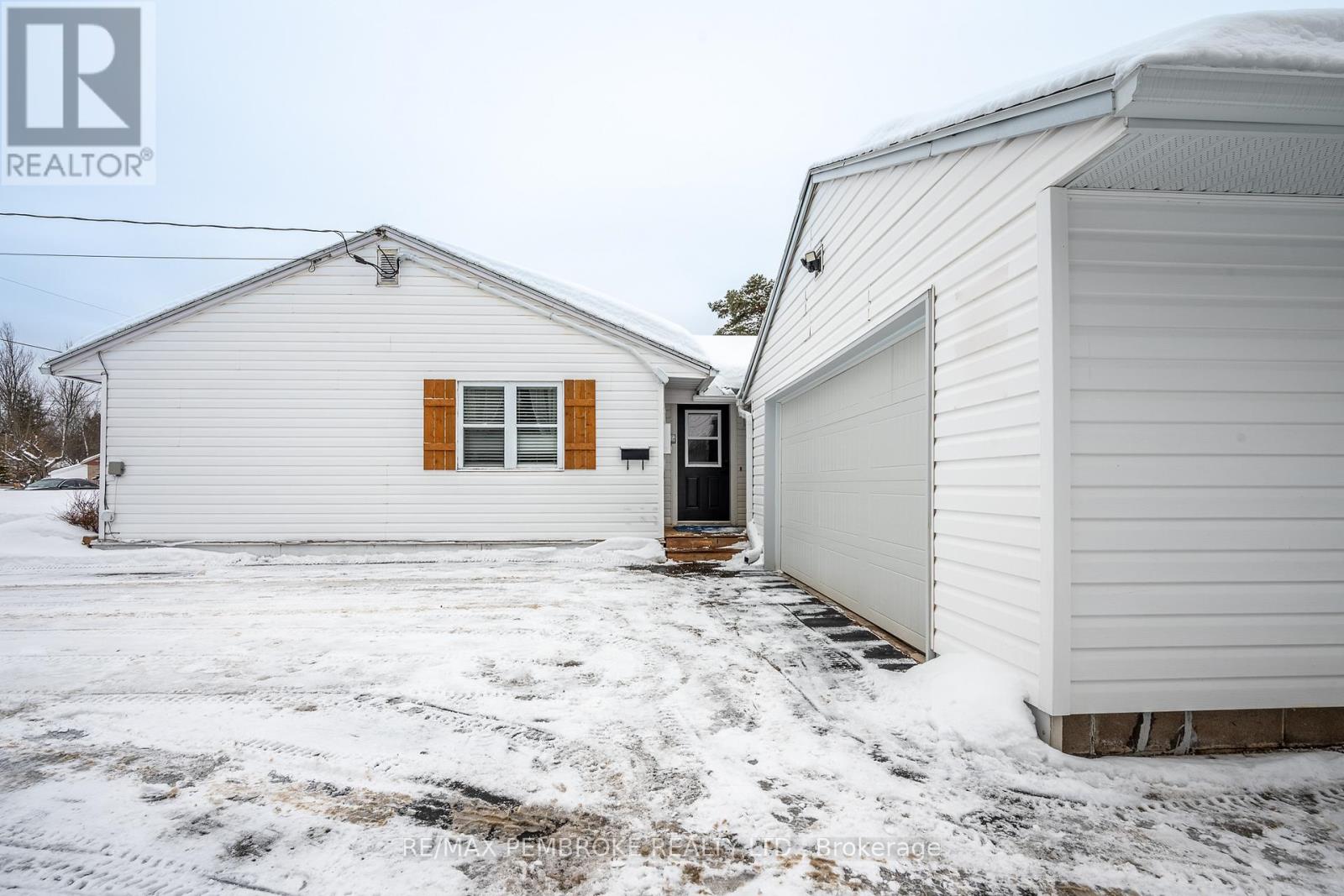 11 Michael Crescent, Petawawa, Ontario  K8H 2L5 - Photo 44 - X12902116