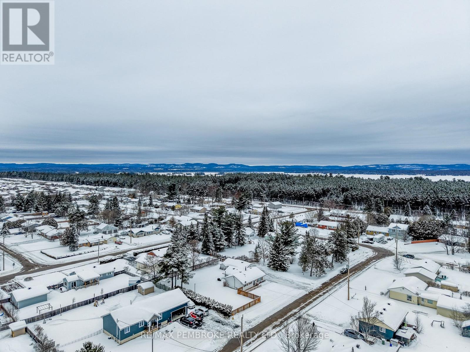 11 Michael Crescent, Petawawa, Ontario  K8H 2L5 - Photo 45 - X12902116