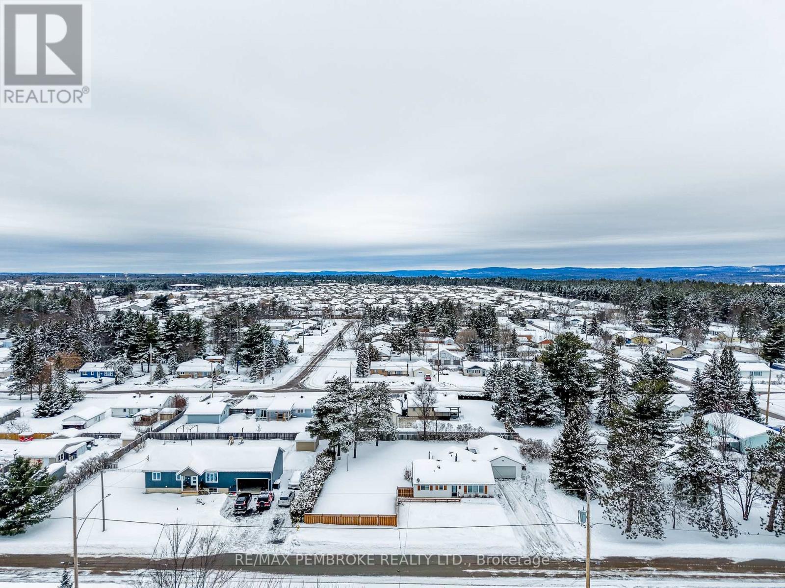 11 Michael Crescent, Petawawa, Ontario  K8H 2L5 - Photo 46 - X12902116