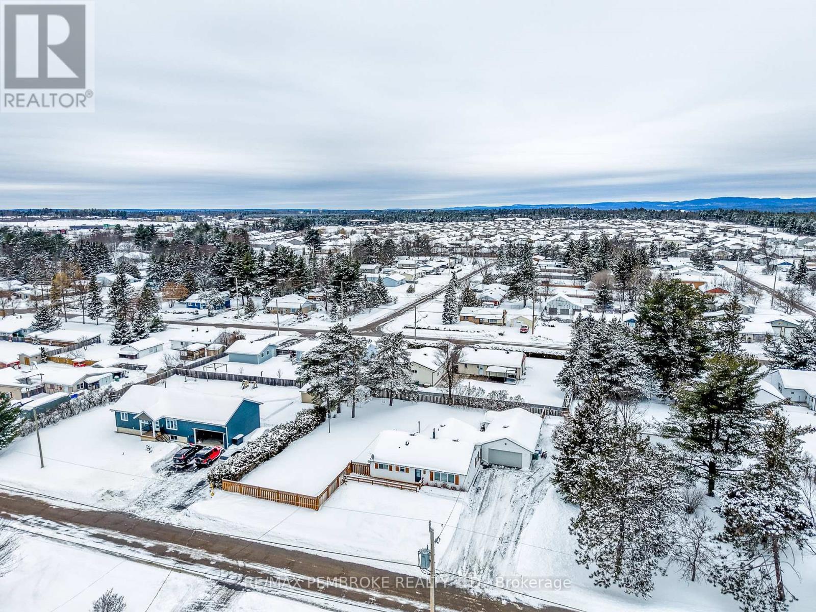 11 Michael Crescent, Petawawa, Ontario  K8H 2L5 - Photo 47 - X12902116