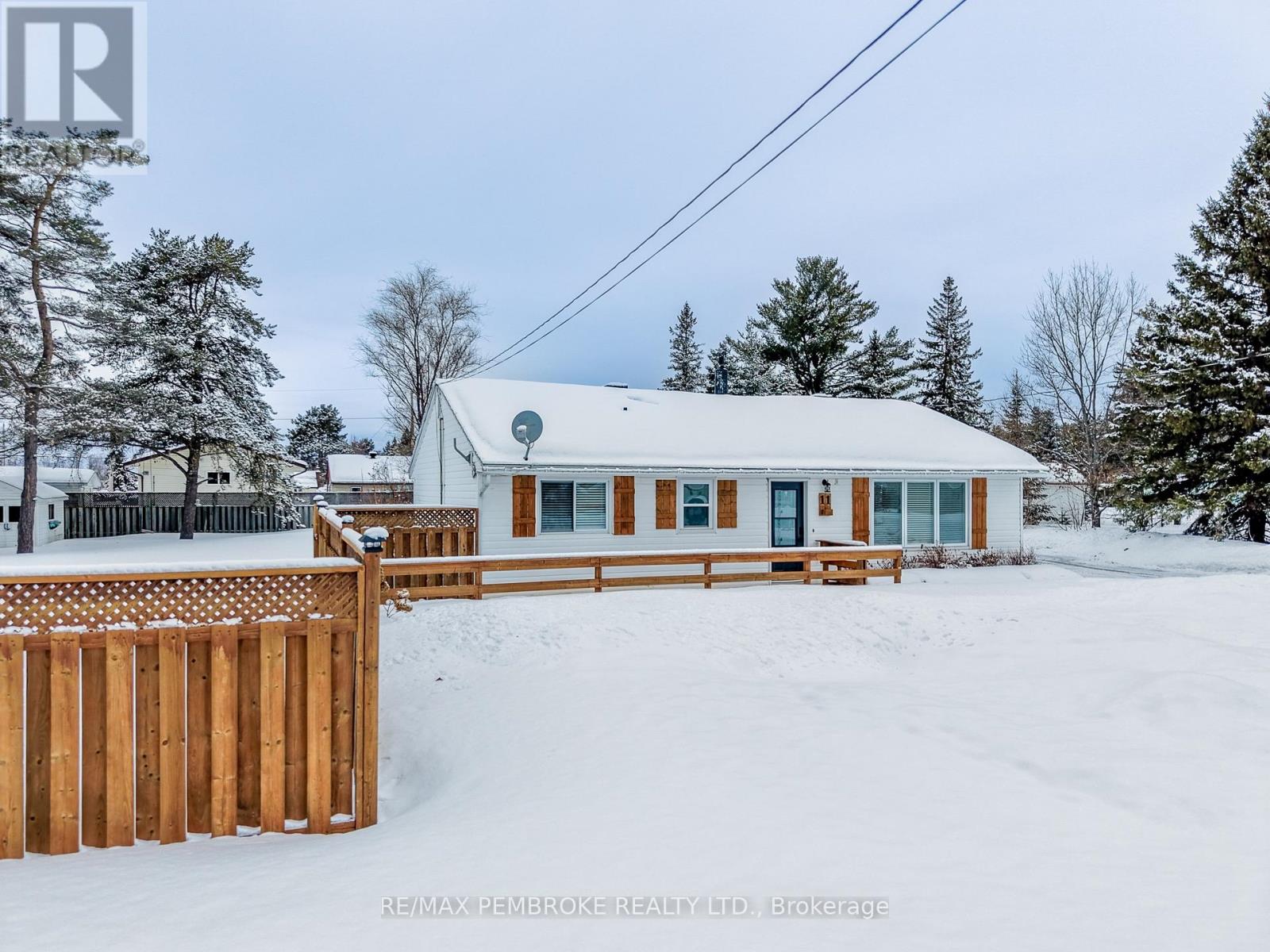 11 Michael Crescent, Petawawa, Ontario  K8H 2L5 - Photo 5 - X12902116