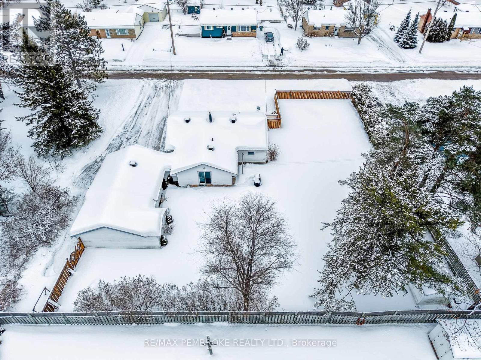 11 Michael Crescent, Petawawa, Ontario  K8H 2L5 - Photo 7 - X12902116